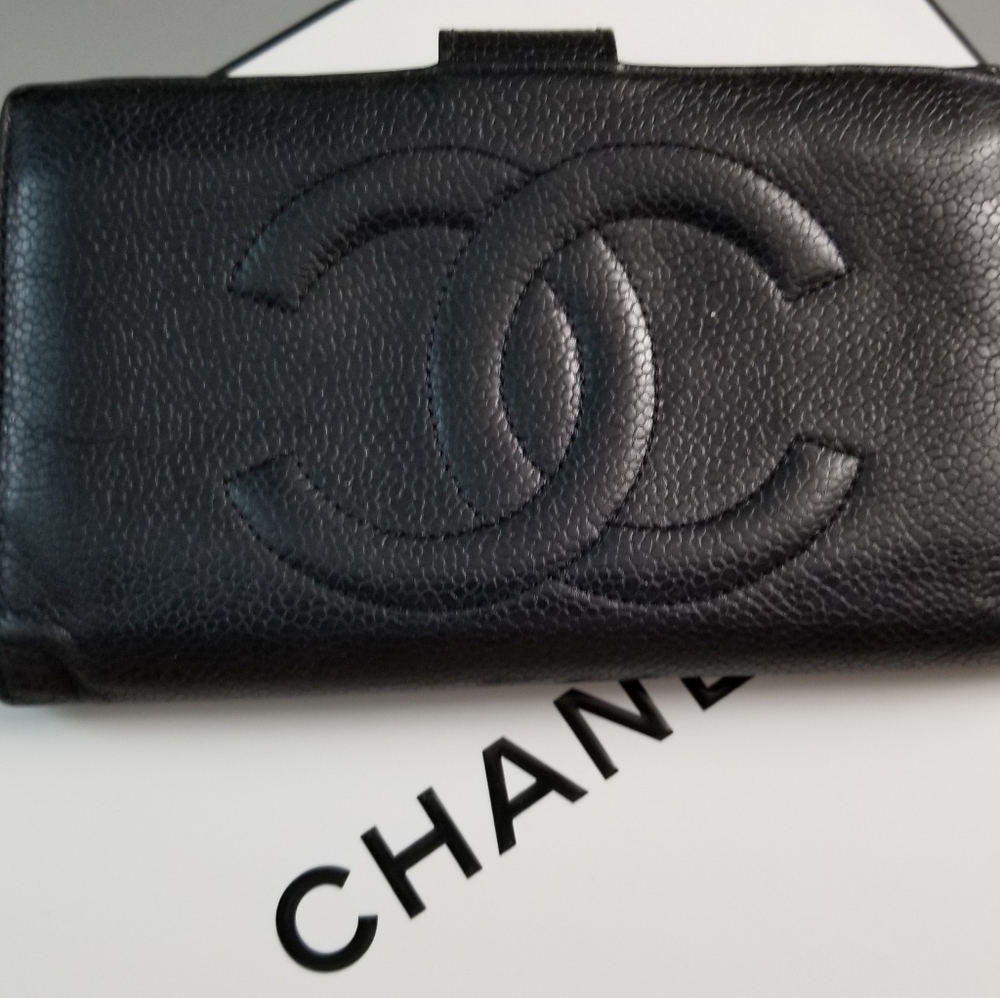Chanel Cc Beautiful Vintage Black Caviar Leather Wallet/Italy